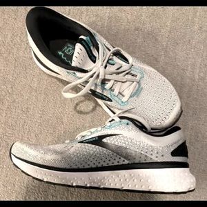 Brooks Glycerin 18, size 9 running shoes. Like new
